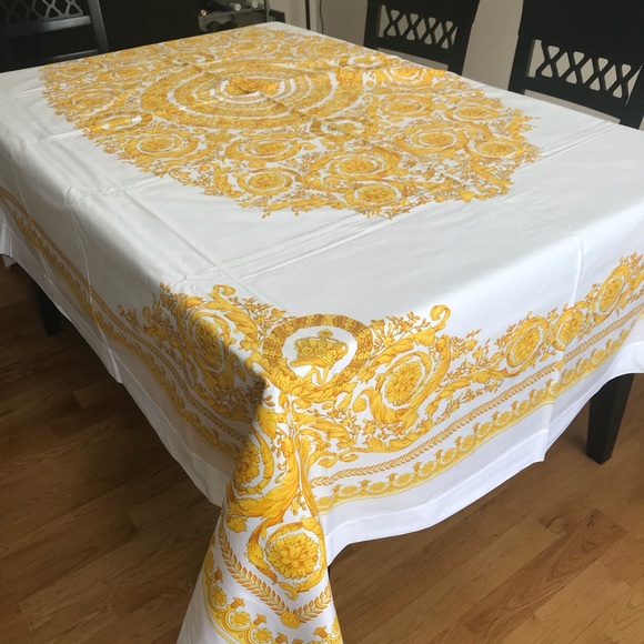 Versace Table Linen - Picture 2 of 8